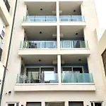 2br Backyard Flat By Arco Collection 아파트 슬리에마