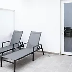 2br Backyard Flat By Arco Collection 슬리에마
