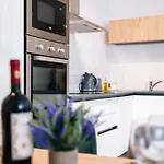 아파트 2br Backyard Flat By Arco Collection