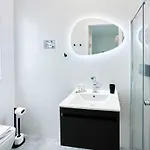2br Backyard Flat By Arco Collection 아파트