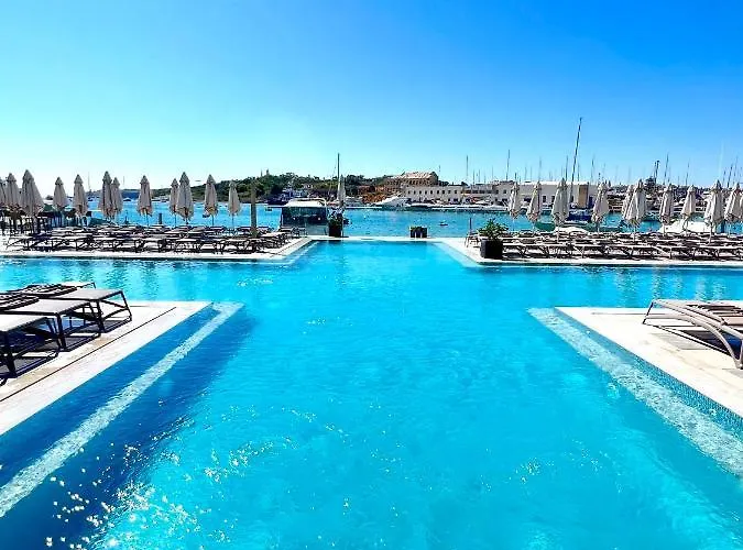 2br Backyard Flat By Arco Collection