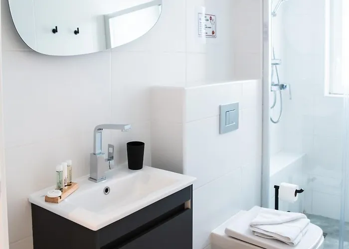 2br Backyard Flat By Arco Collection Apartment