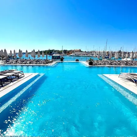 2br Backyard Flat By Arco Collection