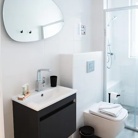 2br Backyard Flat By Arco Collection Apartman