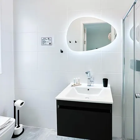 2br Backyard Flat By Arco Collection Apartman